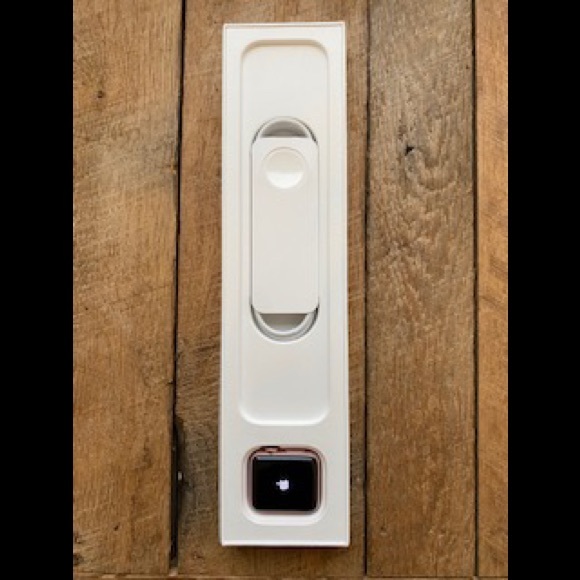 Apple Watch rose gold series 2 - Picture 1 of 3